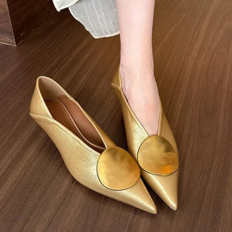 Women's New Low-cut Shoes Spring and Autumn Fashion Metal Decorative Comfortable Lightweight Wear-resistant Casual Shoes.