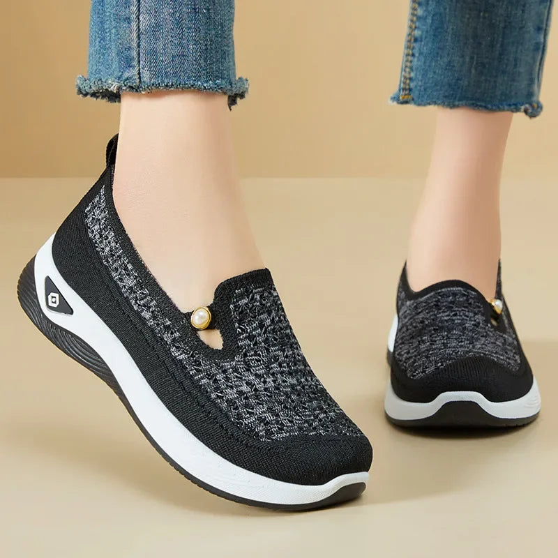 Women's shoes 2025 Spring and Autumn casual fashion soft sole lightweight single shoe women's breathable mother's shoes