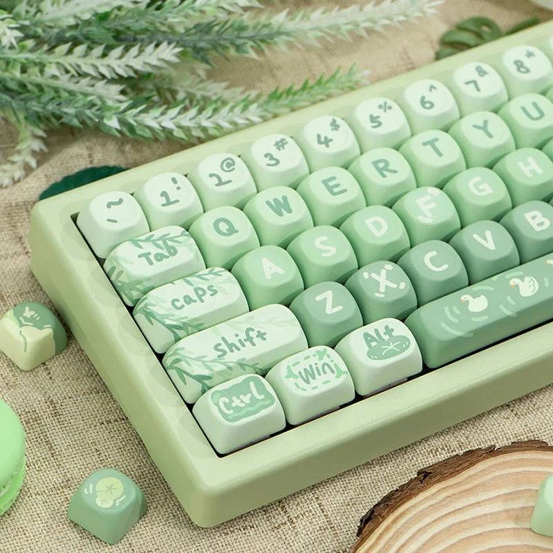 LYNHURD! 132 keys small mechanical keyboard with PBT material and thermal sublimation, showcasing MOA profile keycaps.