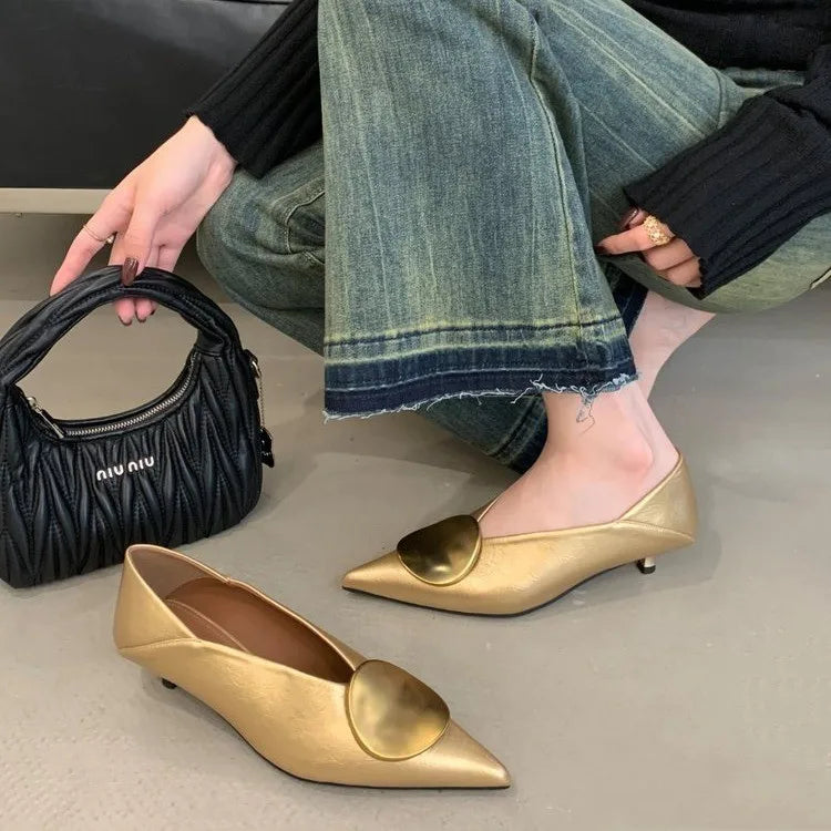 Women's New Low-cut Shoes Spring and Autumn Fashion Metal Decorative Comfortable Lightweight Wear-resistant Casual Shoes.