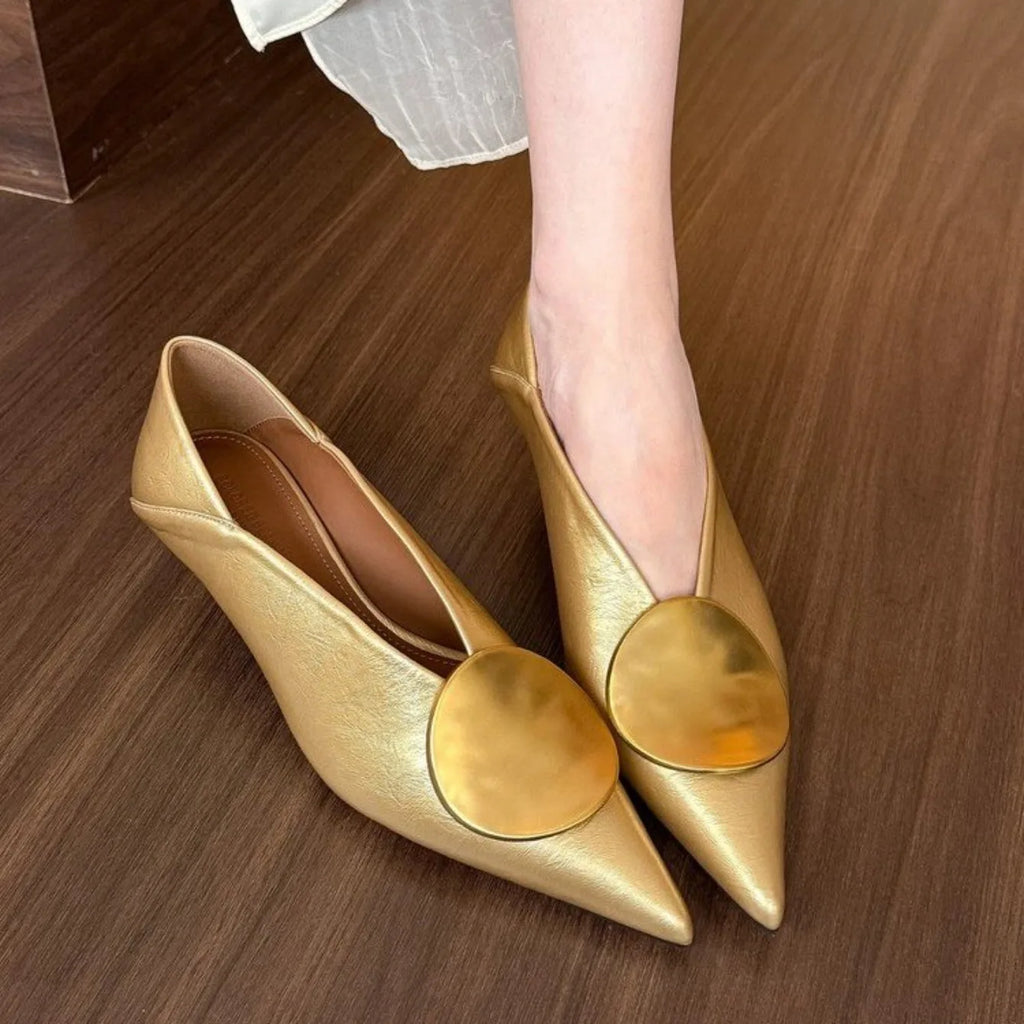 Women's New Low-cut Shoes Spring and Autumn Fashion Metal Decorative Comfortable Lightweight Wear-resistant Casual Shoes.