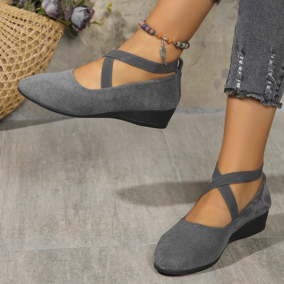 Women's Shoes 2025 Spring New American Large Size Pointed Toe Slope with Single Shoes Female Soybean Shoes Sports Casual Shoes