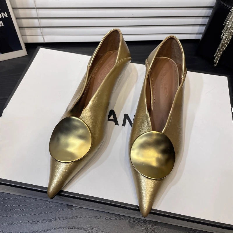 Women's New Low-cut Shoes Spring and Autumn Fashion Metal Decorative Comfortable Lightweight Wear-resistant Casual Shoes.